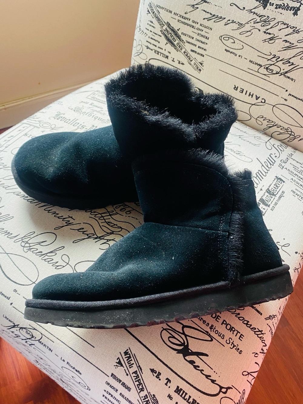Authentic Ugg size 9 - Picture 8 of 13